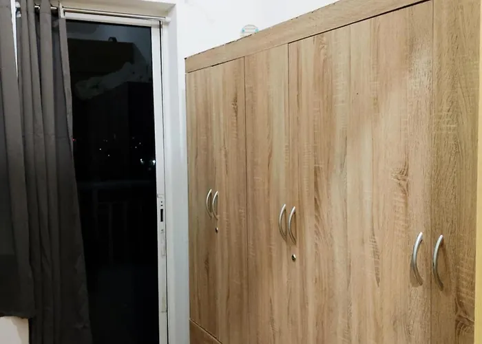 Penguin Aparthotel